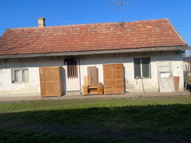 V�laszthat� telekm�ret Kiskunlach�za k�zpontk�zeli r�sz�n h�z elad�