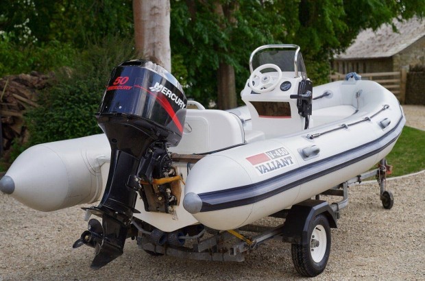 Valiant RIB 4.5M, gumicsónak 50LE Mercury + utánfutó