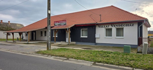 V�llajon 6 szob�s vend�gh�z bemutat�teremmel tulajdoni h�nyada elad�