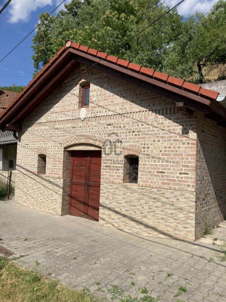 V�llalkoz�s c�lj�ra is alkalmas borh�z kis pinc�vel ELAD�!