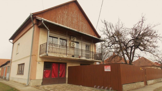 V�llalkoz�s �s otthon egyben enn�l a j�szszentl�szl�i h�zn�l