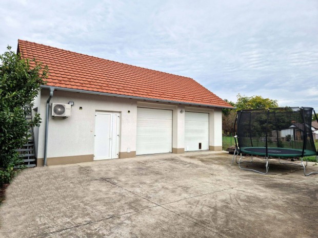 V�llalkoz�sra alkalmas ingatlan csal�di h�zzal elad�!