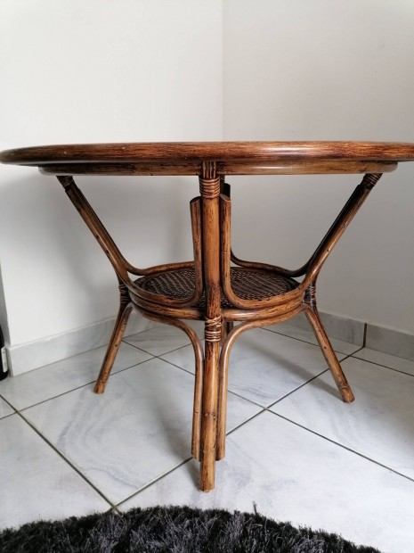 Valódi rattan (nem műrattan, nem műanyag) asztal + 4 szék