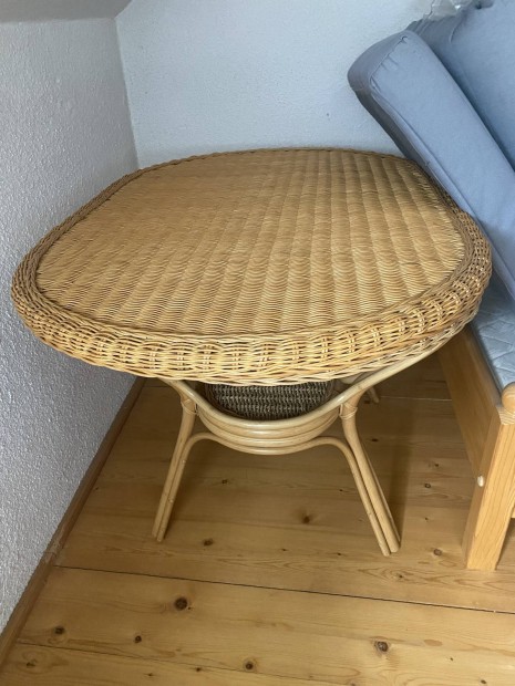 Valódi rattan asztalok, étkező és dohányzó asztal