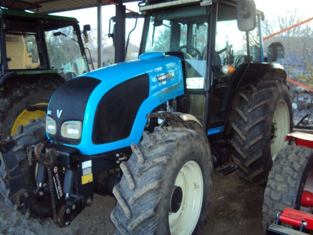 Valtra A 82 traktor