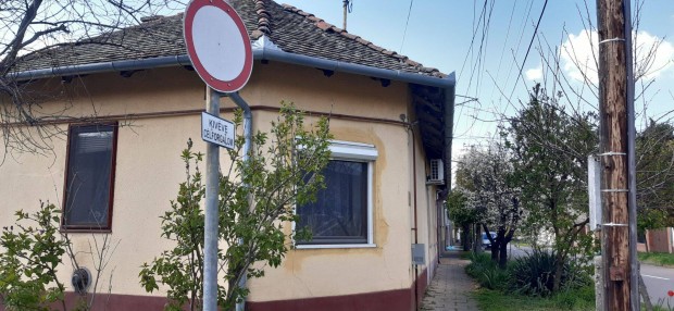 V�lyog �pit�si kis h�z