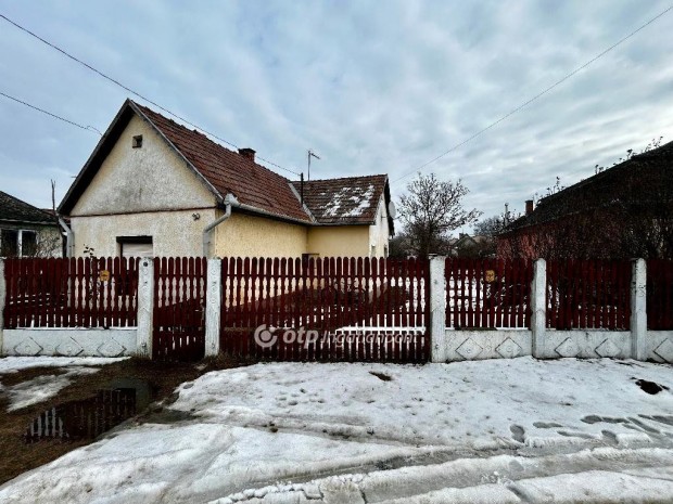 V�mosp�rcsi elad� 44 nm-es h�z