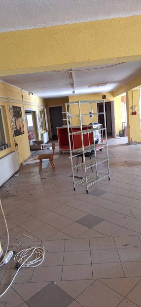 V�mosp�rcsi �t k�zel�ben csal�di h�z �s m�hely kiad�!