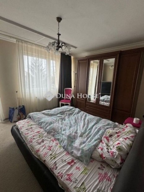 V�mosp�rcsi �ton ikerh�z elad�