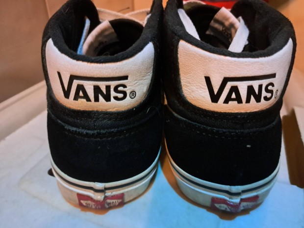 Vans 43 fekete/fehr flmagasszr