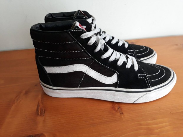 Vans magasszárú cipő 37-es magas szárú 37