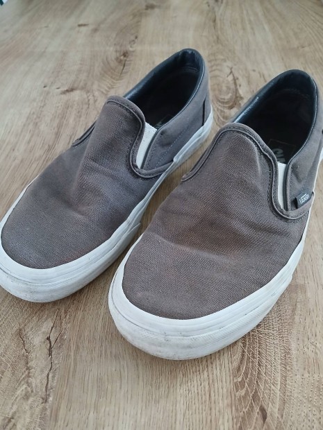 Vans slip on elad