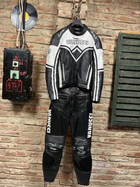 Vanucci Motoros bőr ruha