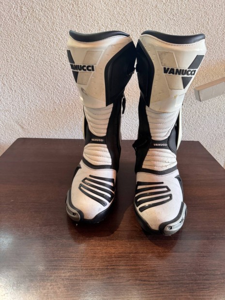 Vanucci motoros csizma