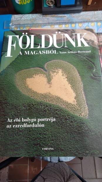 Varázslatos kiadvány," Földünk a magasból"