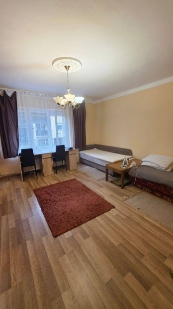 Vargakertben 65 m2-es, nappali+2 szob�s, magasf�ldszinti lak�s elad�