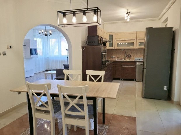 Vargakertben ig�nyes, nappali+3 szob�s lak�s kiad�