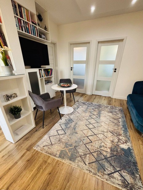 Vargakerti, 61nm-es, Nappali+2 szob�s gy�ny�r� lak�s elad�!