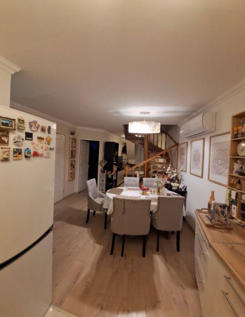 Vargakerti lak�s kiv�l� �llapotban elad�!