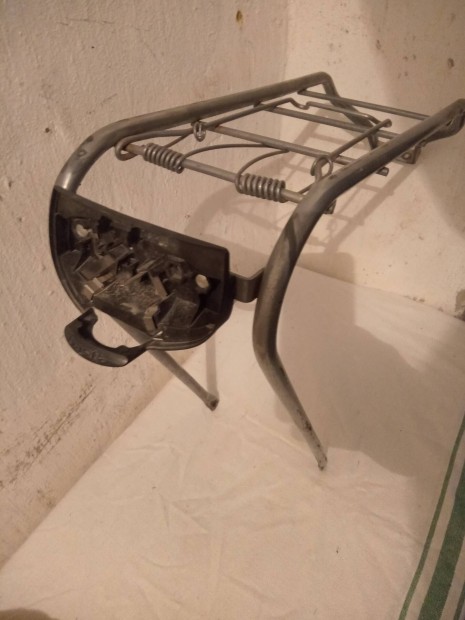 V�rosi ker�kp�r csomagtart� (Trekking)