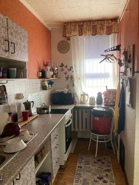 V�rosk�zpontban, j� eloszt�s� lak�s, kedvez� rezsivel