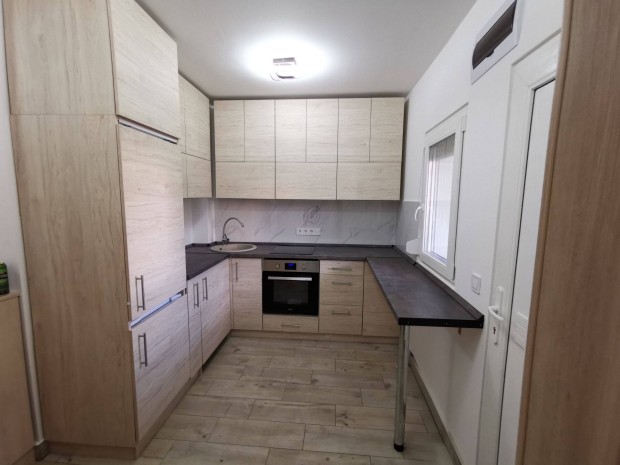 V�rosk�zponti alb�rlet kiad�