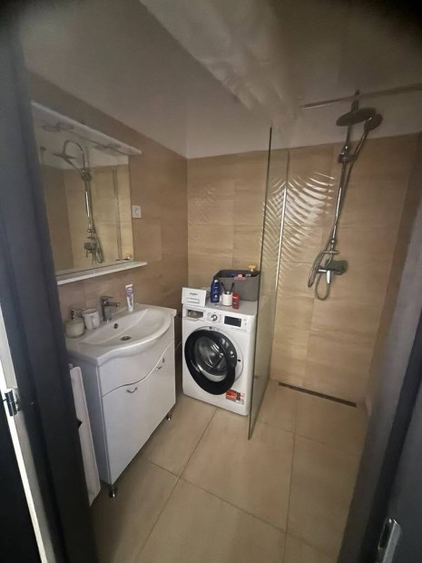 Városközponti felújított tégla lakás eladó