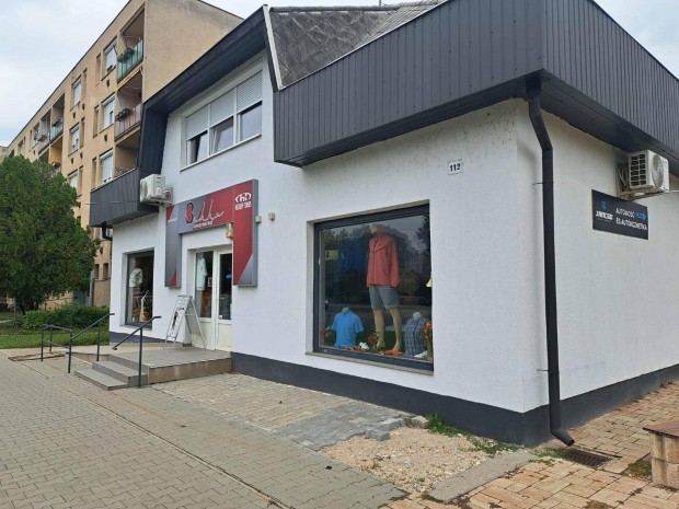 V�rosk�zponti f�ldszinti utcai bej�rat� �zlethelyis�g