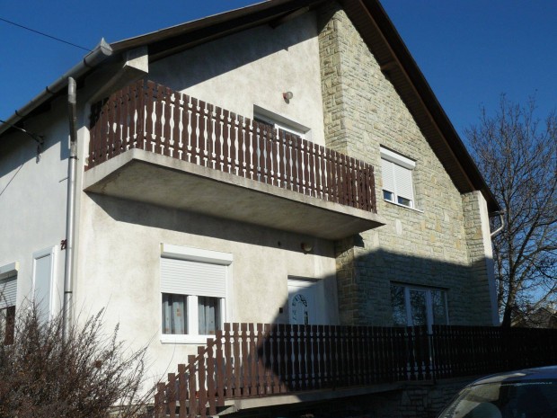 V�rpalota - 2 Szintes Csal�di H�z