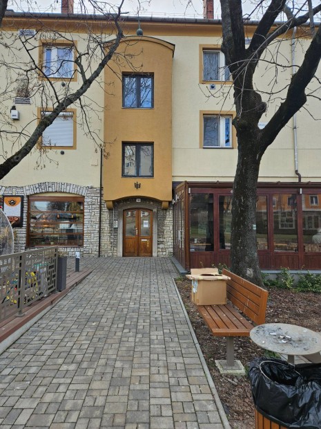 V�rpalota k�zpontj�ban 50m2. alapter�let� t�gla �p�t�s� lak�s elad�