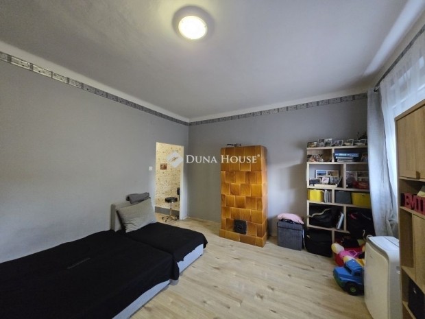 V�rpalotai 49 nm-es lak�s elad�