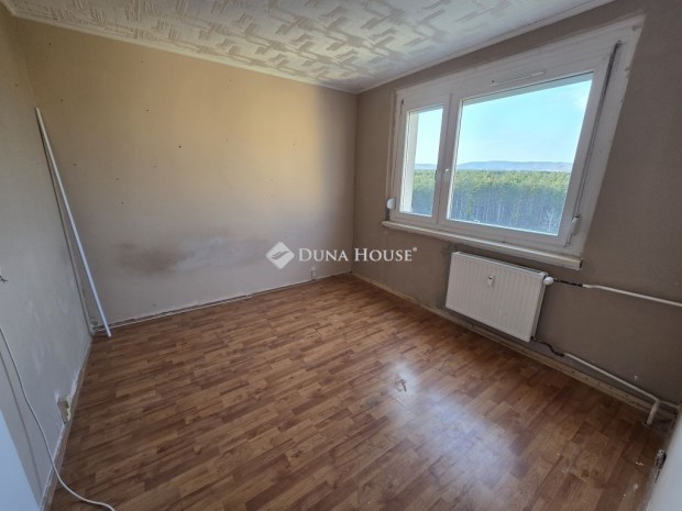 V�rpalotai 62 nm-es lak�s elad�