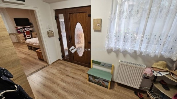 V�rpalotai elad� 105 nm-es h�z