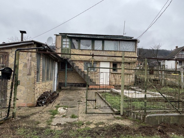 V�rpalot�n a Baglyas hegyen 2174 nm-es telek v�zzel, villannyal rendel