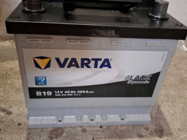 Varta 12V 45Ah 400A jobbos akkumultor elad