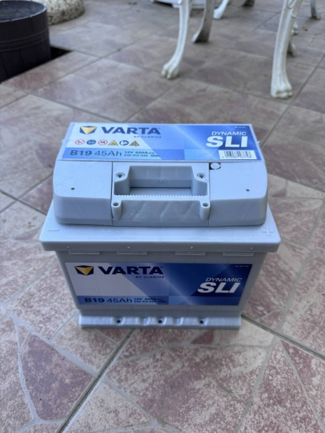 Varta 45Ah-es indító akkumulátor
