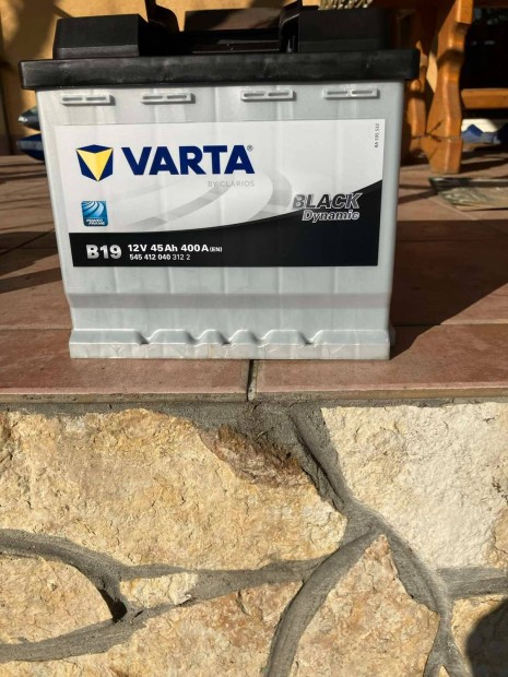 Varta akkumulator 45 Ah teljesen uj