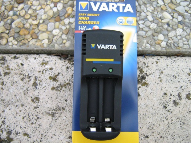 Varta akkumulátor elemtöltő
