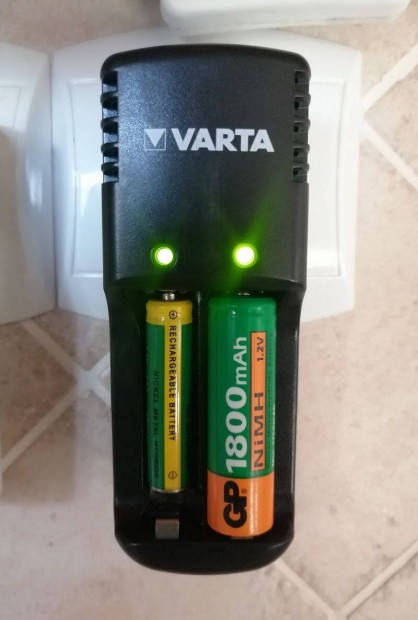 Varta akkumulátor töltő (AA+AAA)