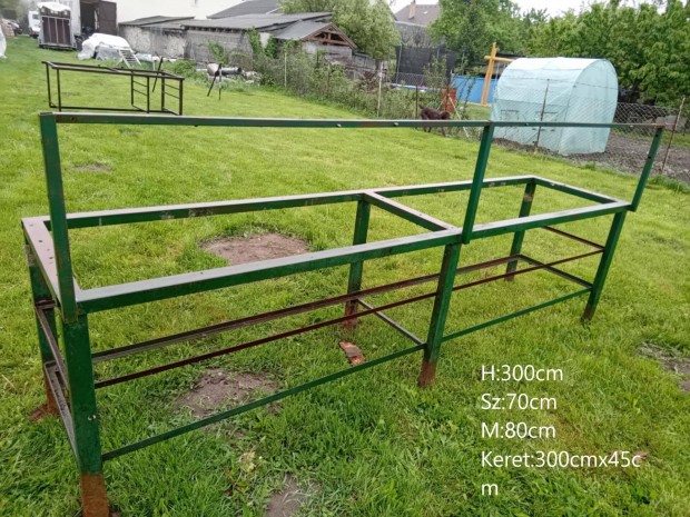 Vas asztal Satu pad kerettel