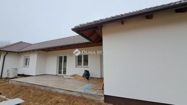 Vasadi 114 nm-es h�z elad�