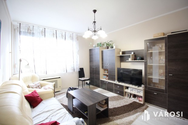 V�s�rhelyen a Kertv�roban, plat�nf�s k�rnyezetben