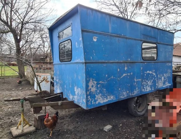 Vásárolnék! Ipari Mezőgazdasági Lakókocsit