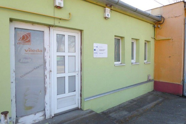 Vásártér közelében üzlethelyiség, raktárnak, irodának, műhelynek is ki