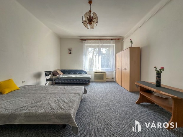 V�s�rt�ren 1 emeleti lak�s elad�!