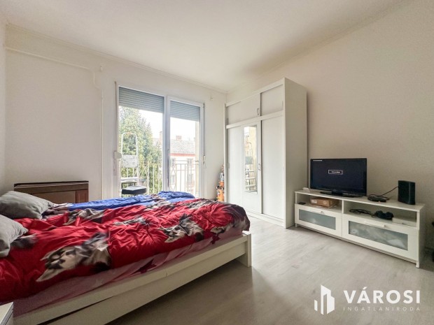 V�s�rt�ren fel�j�tott, 1 szob�s lak�s elad�!