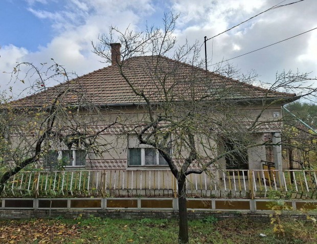 Vas�t�llom�s k�zel�ben - lak�s