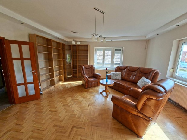 Vecs�s-Halmi telepen 2 gener�ci�s, 3 szintes ikerh�z f�l