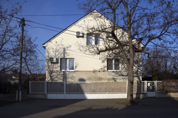 Vecs�s, Befektet�s, 380 m2-es, csal�di h�z, 8 szob�s, fel�j�tott /