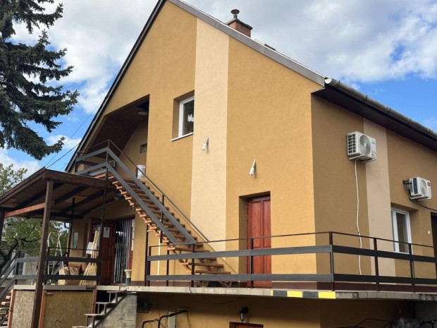 Vecs�s, J� befektet�s, 267 m2-es, csal�di h�z, 9 szob�s, �tlagos